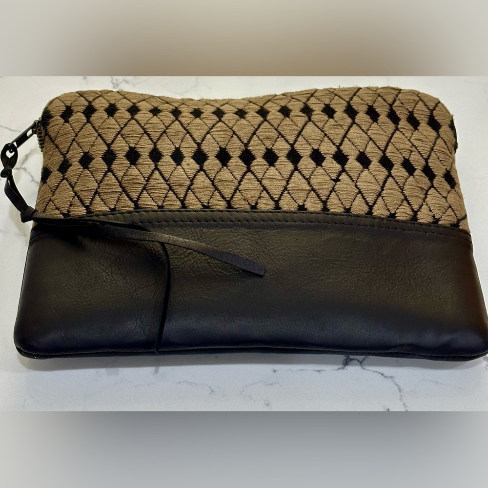 Mercado Global Tan and Black Diamond Pattern Clutch with Black Leather